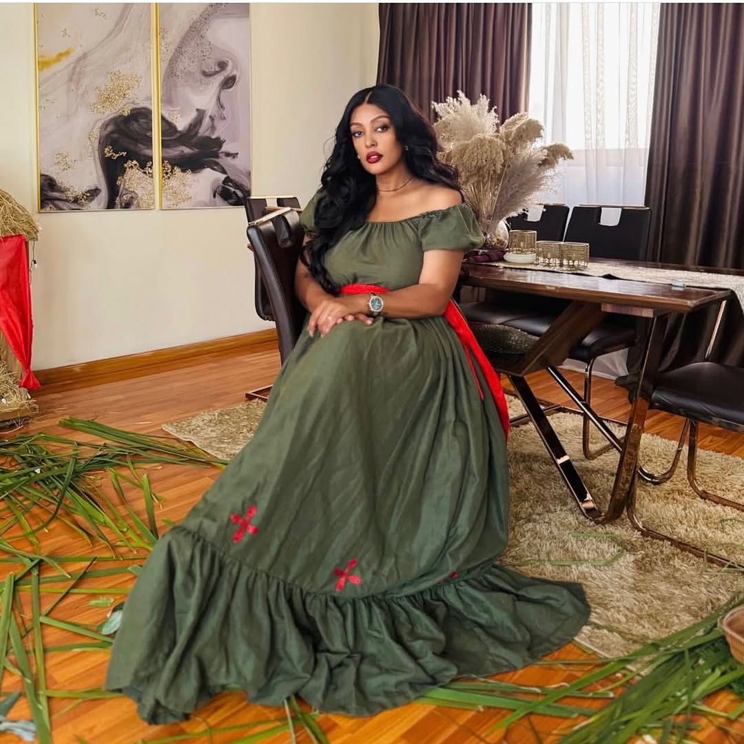 Simple Green Traditional Ethiopian Clothing: with Red Cross Detailing Habesha Dress Chic Habesha Kemis